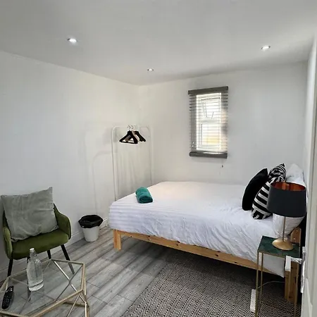 New London Private With New Kitchen Waltham Forest
