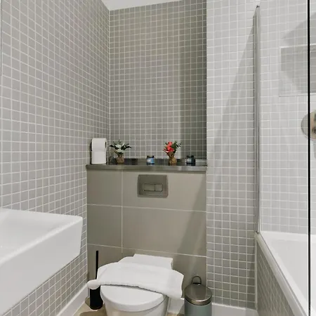 Modern 1-bedroom Retreat In Trendy Clerkenwell Apartment London