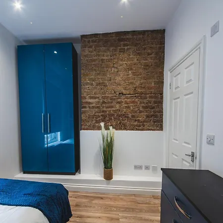 Blue Near Portobello Road Guest house