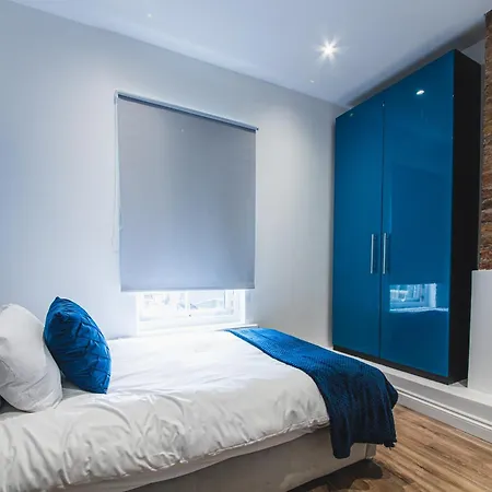 Blue Near Portobello Road Guest house London