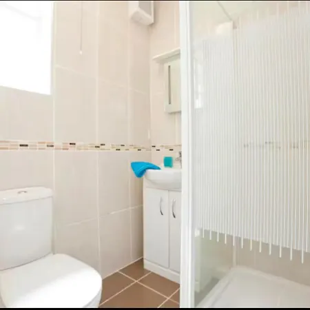 Superb In Willesden Green, 10mins To Apartment *