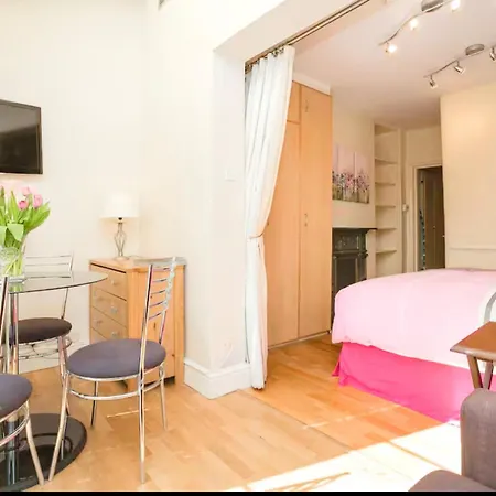 Superb In Willesden Green, 10mins To London