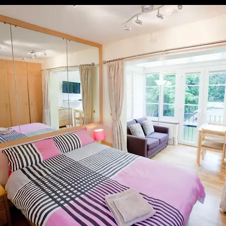 Superb In Willesden Green, 10mins To London