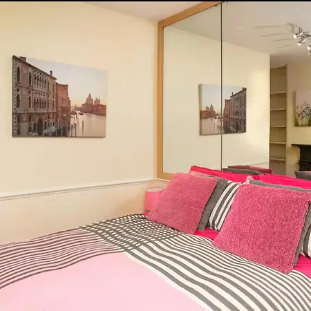 Superb In Willesden Green, 10mins To