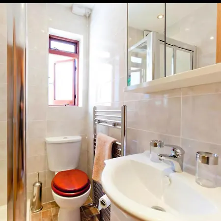 Superb In Willesden Green, 10mins To Apartment London
