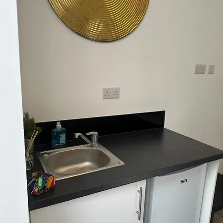 Brigstock Apartment *