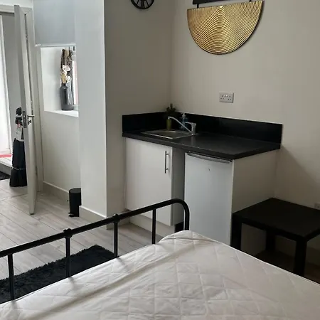 Brigstock Apartment *