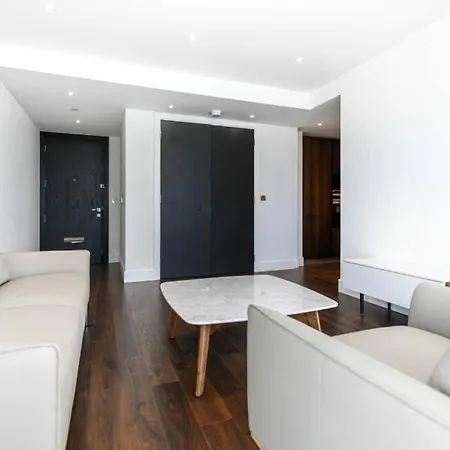 Goodman's Field - Skyline Apartment *