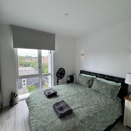 Modern In With A View * Croydon