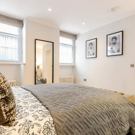 Super Lux 3 Bed By Mayfair Apartment *