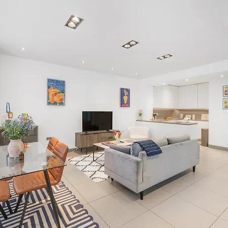 Casa Italia Near South Kensington, Hyde Park And Gloucester Road Station - Outside Space Private Apartment