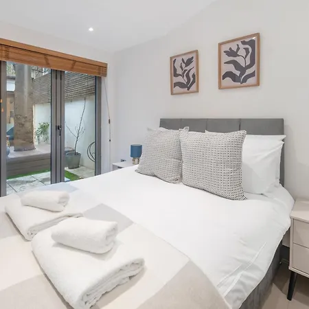 Casa Italia Near South Kensington, Hyde Park And Gloucester Road Station - Outside Space Private Apartment