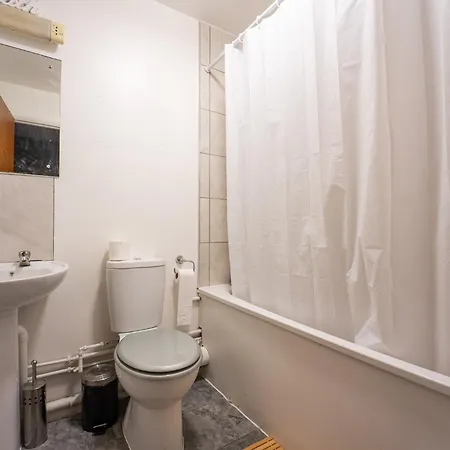 One Bedroom Entire House *