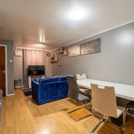 One Bedroom Entire House * London
