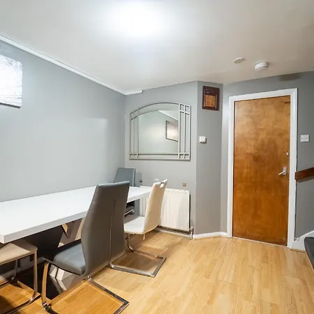 One Bedroom Entire House Apartment *