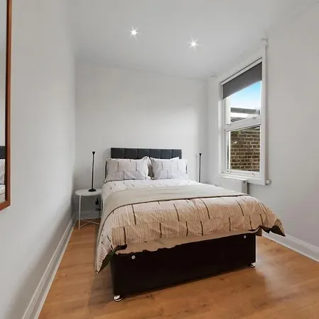 Apartment New Loft Style 2 Bed Maida Vale Sleeps 6 People