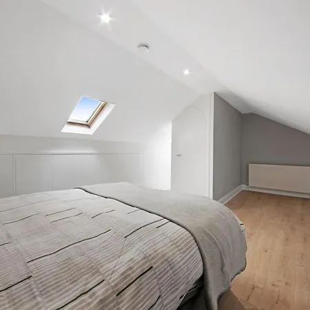 New Loft Style 2 Bed Maida Vale Sleeps 6 People