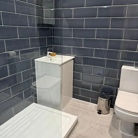 New Loft Style 2 Bed Maida Vale Sleeps 6 People London