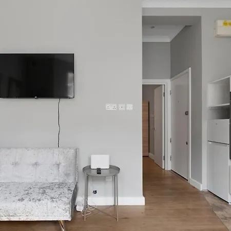Queens Park 1 Bed Sleeps 4 Ppl Ground Floor *