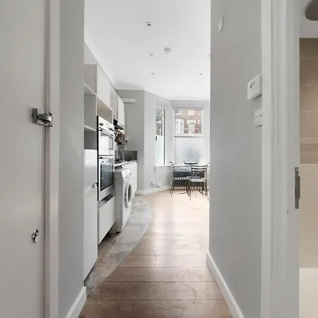 Queens Park 1 Bed Sleeps 4 Ppl Ground Floor