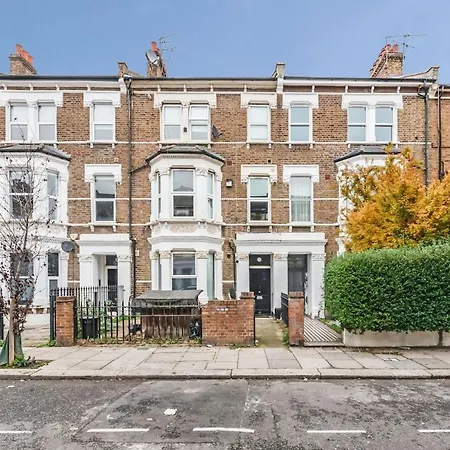 Queens Park 1 Bed Sleeps 4 Ppl Ground Floor Apartment