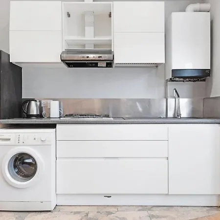 Queens Park 1 Bed Sleeps 4 Ppl Ground Floor London