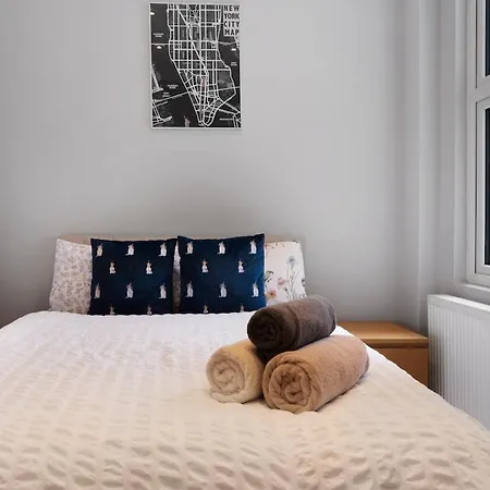 Queens Park 1 Bed Sleeps 4 Ppl Ground Floor London