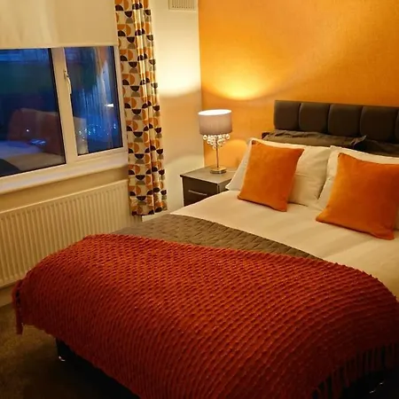 Tudor Style Maisonette * Morden (Greater London)