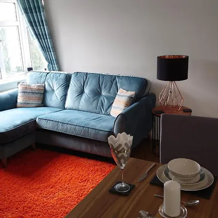 Tudor Style Maisonette * Morden (Greater London)