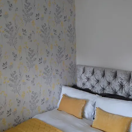 Apartment Tudor Style Maisonette