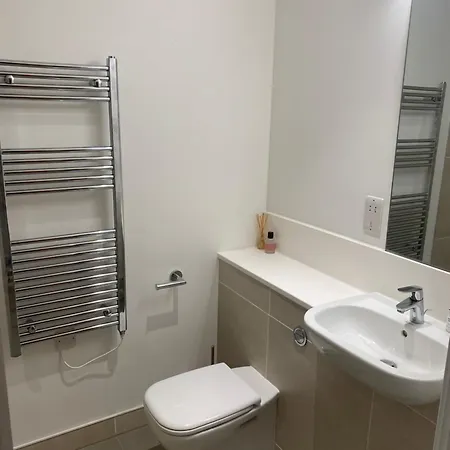 Modern In With A View Croydon