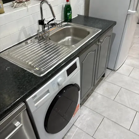 Cosy 5 S * Streatham Vale