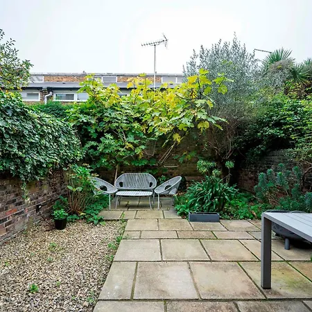 Pass The Keys Luxury Stylish Duplex With Private Garden London