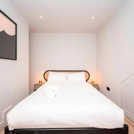 Pass The Keys Luxury Stylish Duplex With Private Garden