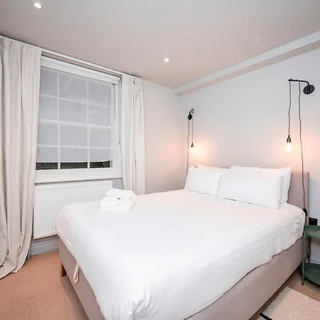 Pass The Keys Luxury Stylish Duplex With Private Garden *