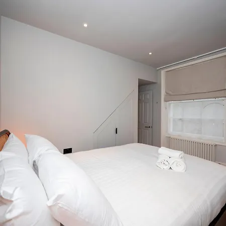 Pass The Keys Luxury Stylish Duplex With Private Garden