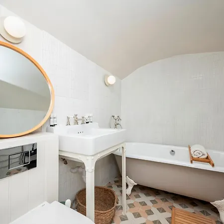 Pass The Keys Luxury Stylish Duplex With Private Garden *