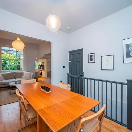Pass The Keys Luxury Stylish Duplex With Private Garden