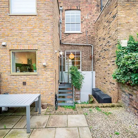 Pass The Keys Luxury Stylish Duplex With Private Garden