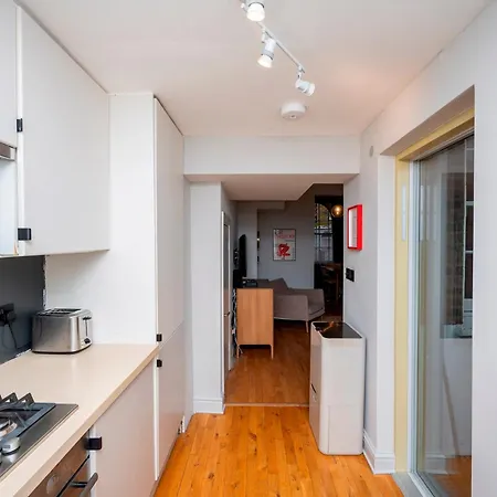 Pass The Keys Luxury Stylish Duplex With Private Garden London