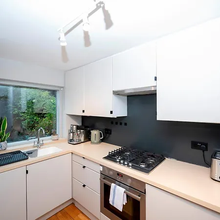 Pass The Keys Luxury Stylish Duplex With Private Garden London