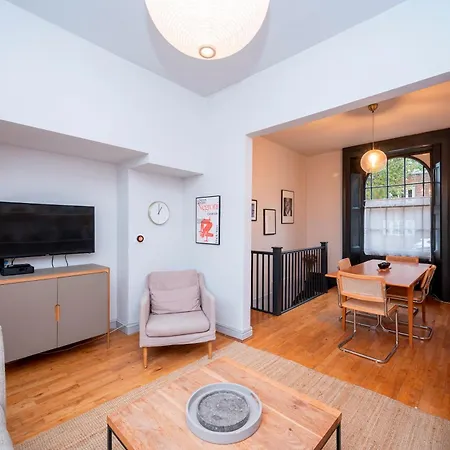 Pass The Keys Luxury Stylish Duplex With Private Garden Apartment London