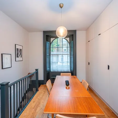 Pass The Keys Luxury Stylish Duplex With Private Garden *