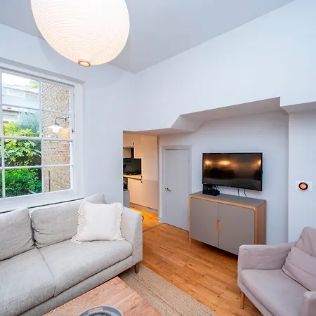 Pass The Keys Luxury Stylish Duplex With Private Garden Apartment London