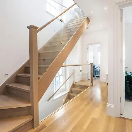 The Grand Camden Garden 4br *
