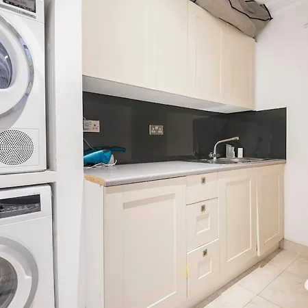 The Grand Camden Garden 4br