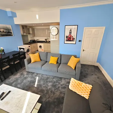 Luxury 4-bedroom In Oxford Street * London