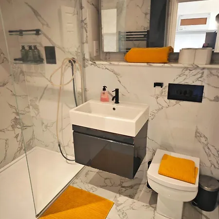 Luxury 4-bedroom In Oxford Street Apartment London