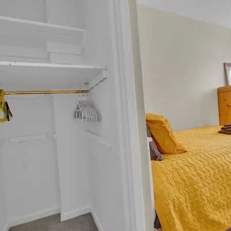 Spacious 9-Person Stay With Free Parking In London 公寓 伦敦