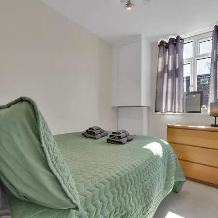 公寓 Spacious 9-Person Stay With Free Parking In London *